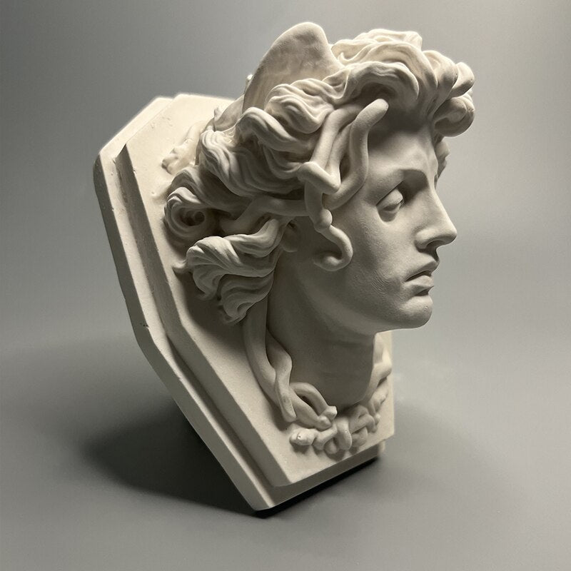 Medusa Portrait Sculpture Figurines Art Aromatherapy Plaster Gorgon Statue Ornaments Home Decor Gift Museum Replica Souvenir